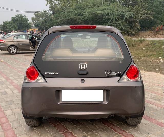 https://images10.gaadi.com/usedcar_image/3696733/original/processed_img2925666__used_car_2925666_1701394470.jpg?imwidth=6402