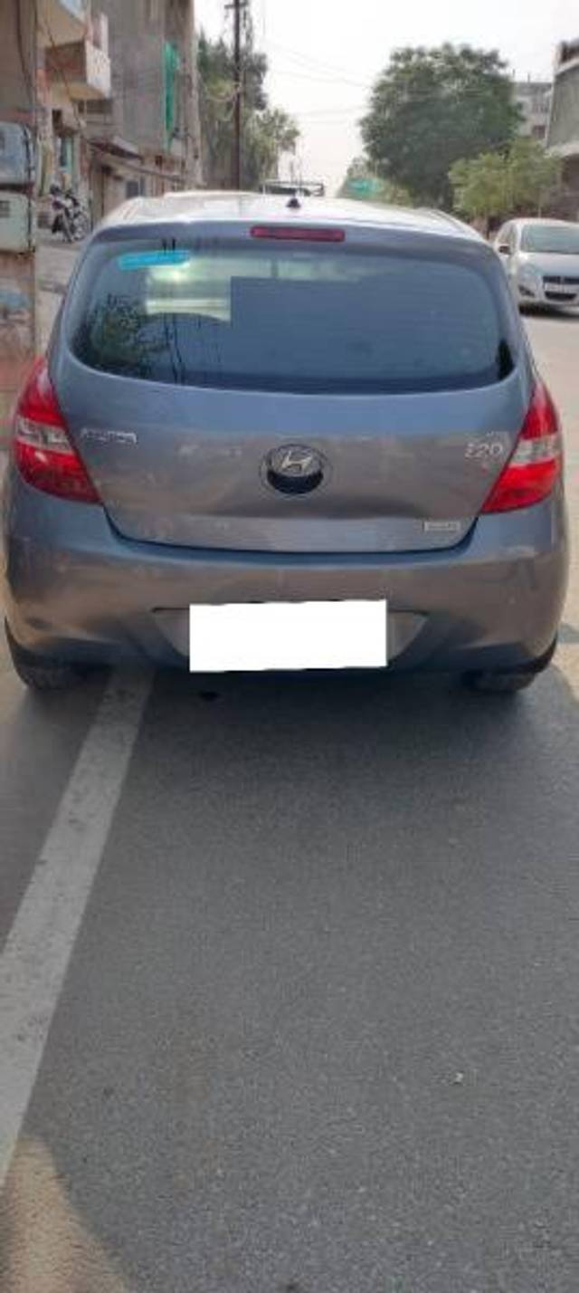 https://images10.gaadi.com/usedcar_image/3696747/original/processed_525a0396-036a-4373-8fc8-49568416eece.jpg?imwidth=6401