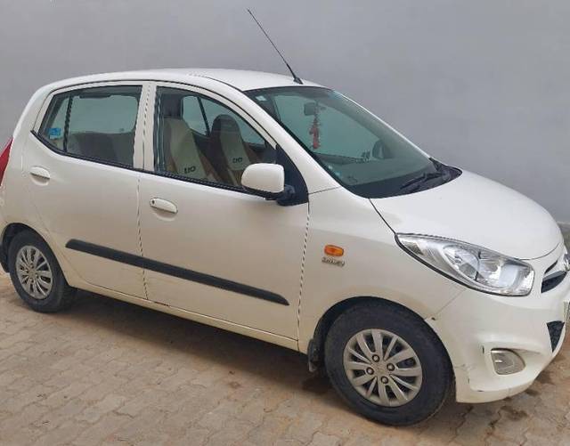 https://images10.gaadi.com/usedcar_image/3696760/original/processed_59a43d7f-aa73-4db1-9808-9d2a0e47f195.jpg?imwidth=6401