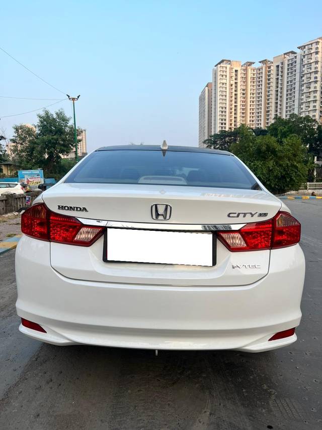 https://images10.gaadi.com/usedcar_image/3696787/original/processed_img2925670__used_car_2925670_1701401386.jpg?imwidth=6402