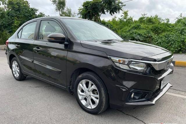 https://images10.gaadi.com/usedcar_image/3696901/original/processed_img2925692__used_car_2925692_1701408282.jpg?imwidth=6400