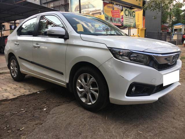 https://images10.gaadi.com/usedcar_image/3696903/original/processed_img2925693__used_car_2925693_1701408490.jpg?imwidth=6400