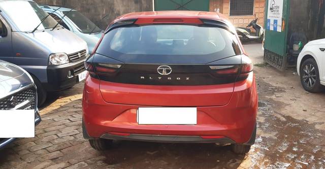https://images10.gaadi.com/usedcar_image/3696965/original/processed_img2925721__used_car_2925721_1701410338.jpg?imwidth=6401