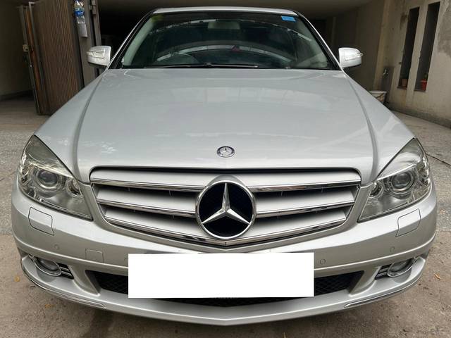 https://images10.gaadi.com/usedcar_image/3696971/original/processed_img2925723__used_car_2925723_1701410458.jpg?imwidth=6401