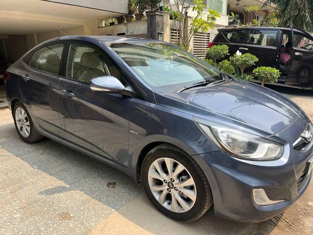 https://images10.gaadi.com/usedcar_image/3696983/original/processed_img2925728__used_car_2925728_1701410860.jpg?imwidth=6401
