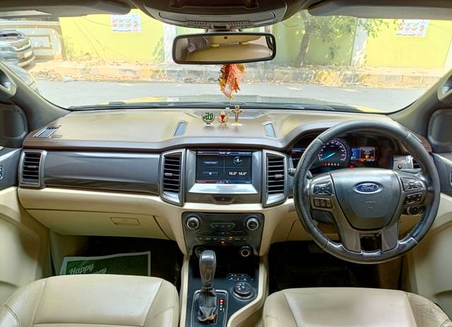 https://images10.gaadi.com/usedcar_image/3697019/original/img2925741__usedcar_img20231017104512_2021701411547_1701411931.jpg?imwidth=6402