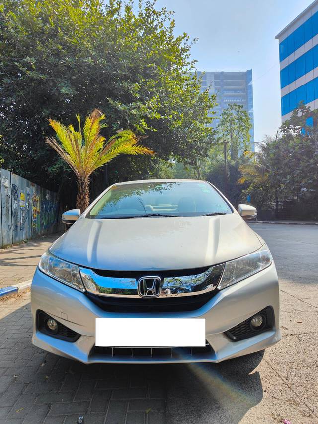 https://images10.gaadi.com/usedcar_image/3697022/original/processed_img2925743__used_car_2925743_1701412118.jpg?imwidth=6400