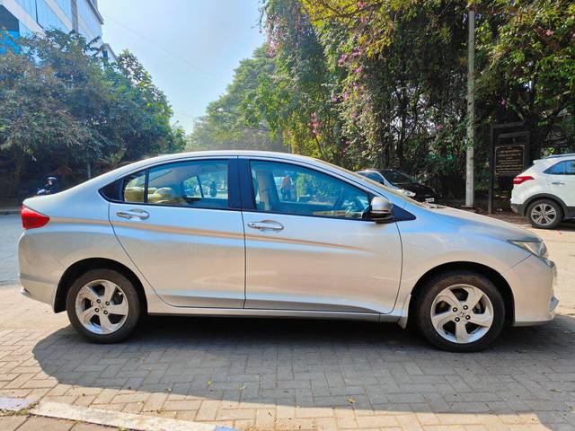https://images10.gaadi.com/usedcar_image/3697022/original/processed_img2925743__used_car_2925743_1701412123.jpg?imwidth=6401