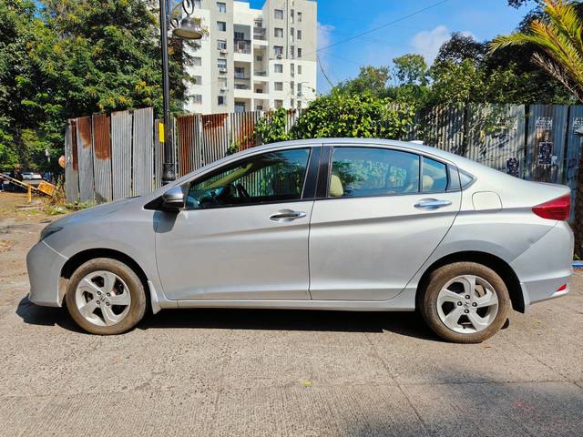 https://images10.gaadi.com/usedcar_image/3697022/original/processed_img2925743__used_car_2925743_1701412125.jpg?imwidth=6402