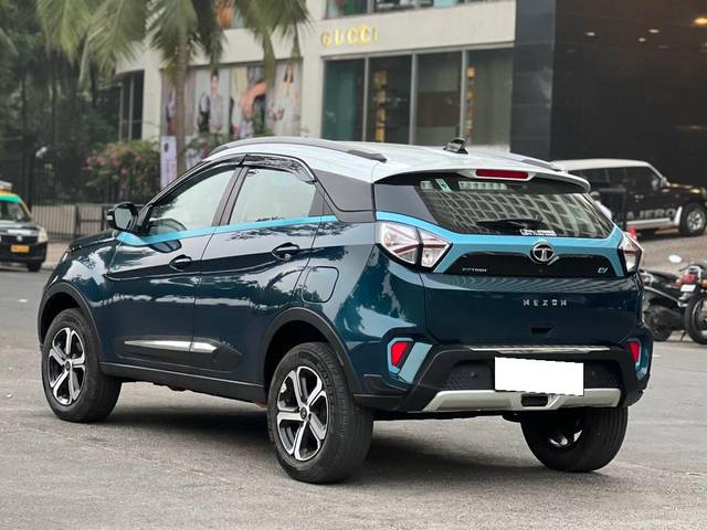 https://images10.gaadi.com/usedcar_image/3697026/original/processed_img2925745__used_car_2925745_1701412204.jpg?imwidth=6402