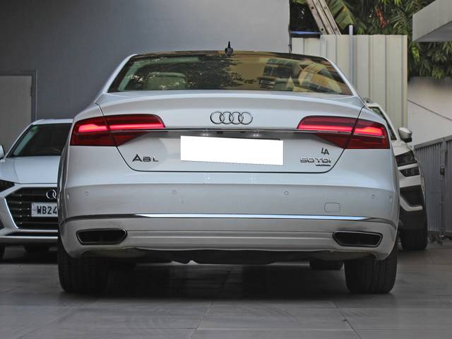 https://images10.gaadi.com/usedcar_image/3697053/original/processed_img2925763__usedcar_5_92171701412670_1701412677.jpg?imwidth=6402