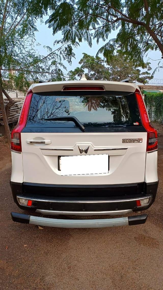 https://images10.gaadi.com/usedcar_image/3697061/original/processed_img2925765__used_car_2925765_1701412973.jpg?imwidth=6402