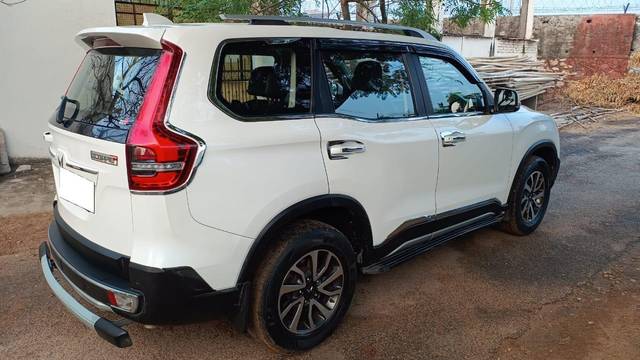 https://images10.gaadi.com/usedcar_image/3697061/original/processed_img2925765__used_car_2925765_1701412978.jpg?imwidth=6401