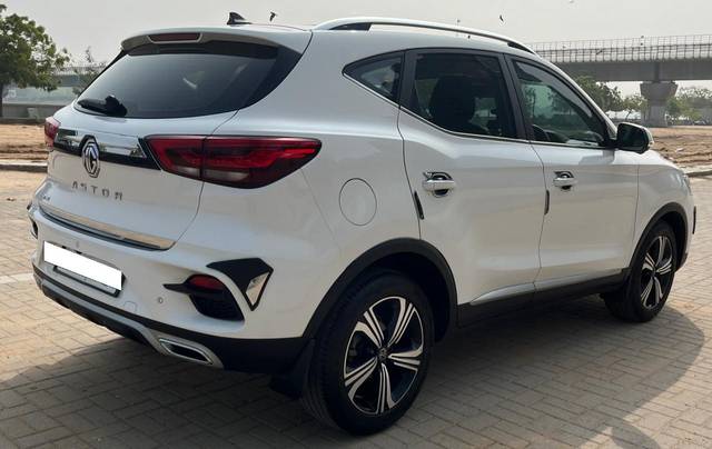 https://images10.gaadi.com/usedcar_image/3697083/original/processed_img2925771__usedcar_15_11461701412925_1701412941.jpg?imwidth=6402