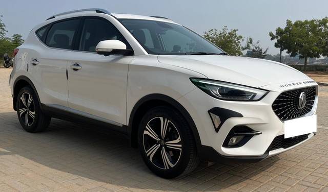 https://images10.gaadi.com/usedcar_image/3697083/original/processed_img2925771__usedcar_2_11461701412925_1701412934.jpg?imwidth=6400