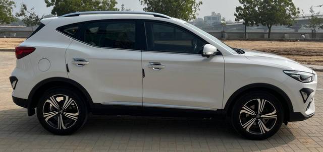 https://images10.gaadi.com/usedcar_image/3697083/original/processed_img2925771__usedcar_9_11461701412925_1701412934.jpg?imwidth=6401