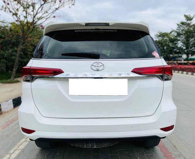 https://images10.gaadi.com/usedcar_image/3697097/original/processed_img2925778__used_car_2925778_1701424347.jpg?imwidth=6401