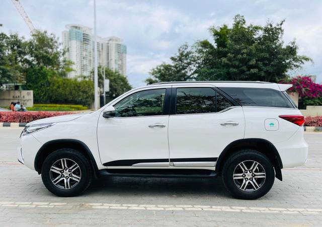https://images10.gaadi.com/usedcar_image/3697097/original/processed_img2925778__used_car_2925778_1701424362.jpg?imwidth=6402