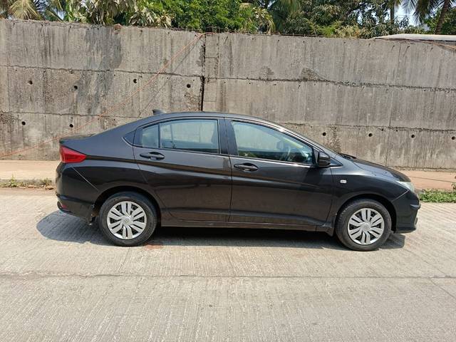 https://images10.gaadi.com/usedcar_image/3697102/original/11555a22f07b4fee59a775f97b4fb982.jpg?imwidth=6401