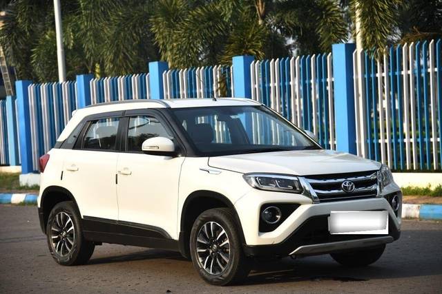 https://images10.gaadi.com/usedcar_image/3697144/original/processed_img2925799__used_car_2925799_1701415599.jpg?imwidth=6400