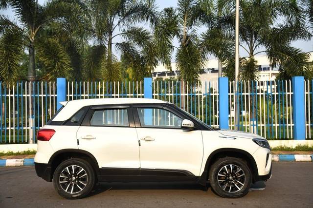 https://images10.gaadi.com/usedcar_image/3697144/original/processed_img2925799__used_car_2925799_1701415606.jpg?imwidth=6401