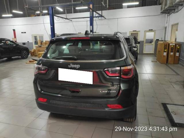 https://images10.gaadi.com/usedcar_image/3697167/original/processed_8dfba29a-de2c-4cde-ba93-cd1ef3f0e1f2.jpg?imwidth=6401