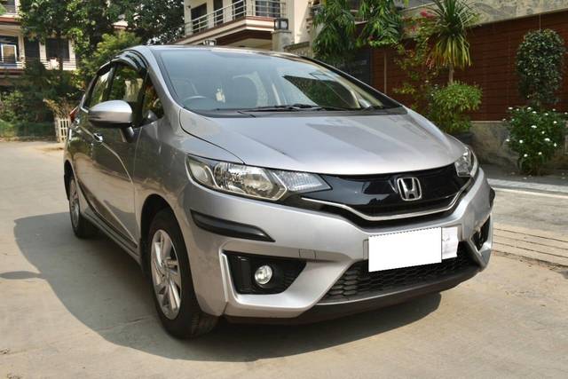 https://images10.gaadi.com/usedcar_image/3697201/original/processed_img2925836__usedcar_img_20231101_wa0001_2925836_1701428954.jpg?imwidth=6400
