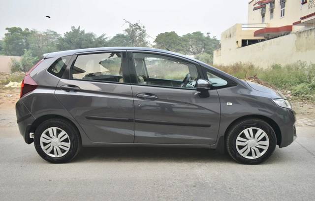 https://images10.gaadi.com/usedcar_image/3697221/original/img2925852__usedcar_img_20231117_wa0004_2925852_1701428578.jpg?imwidth=6401