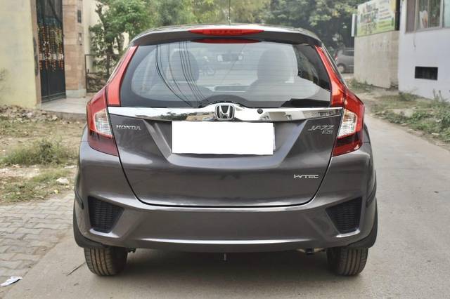 https://images10.gaadi.com/usedcar_image/3697221/original/processed_img2925852__usedcar_img_20231117_wa0015_2925852_1701428579.jpg?imwidth=6402