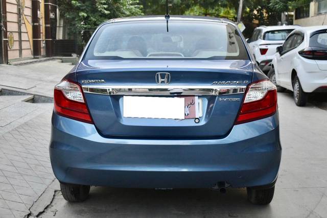 https://images10.gaadi.com/usedcar_image/3697225/original/processed_img2925854__usedcar_img_20231016_wa0002_2925854_1701427890.jpg?imwidth=6402