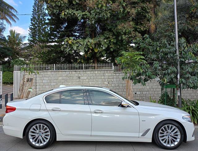 https://images10.gaadi.com/usedcar_image/3697242/original/processed_img2925864__used_car_2925864_1701418289.jpg?imwidth=6401