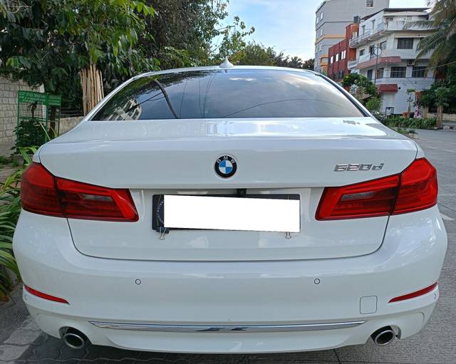 https://images10.gaadi.com/usedcar_image/3697242/original/processed_img2925864__used_car_2925864_1701418320.jpg?imwidth=6402