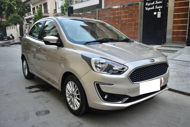 https://images10.gaadi.com/usedcar_image/3697243/original/processed_img2925865__usedcar_img_20231011_wa0245_2925865_1701423994.jpg?imwidth=6400