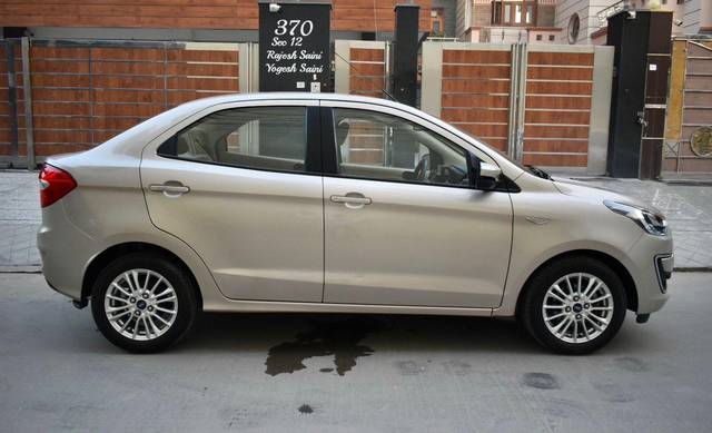https://images10.gaadi.com/usedcar_image/3697243/original/processed_img2925865__usedcar_img_20231011_wa0256_2925865_1701423994.jpg?imwidth=6401