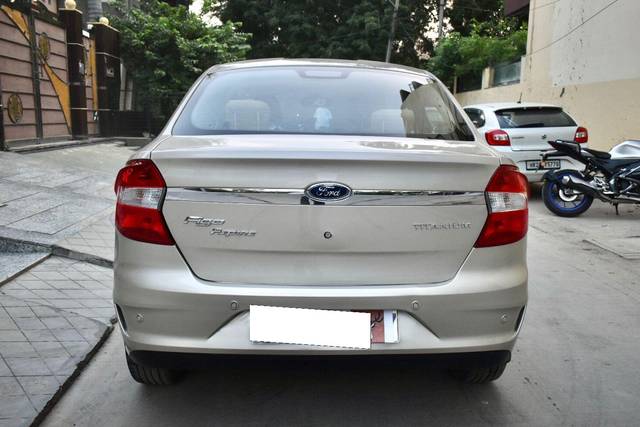 https://images10.gaadi.com/usedcar_image/3697243/original/processed_img2925865__usedcar_img_20231011_wa0258_2925865_1701423994.jpg?imwidth=6402