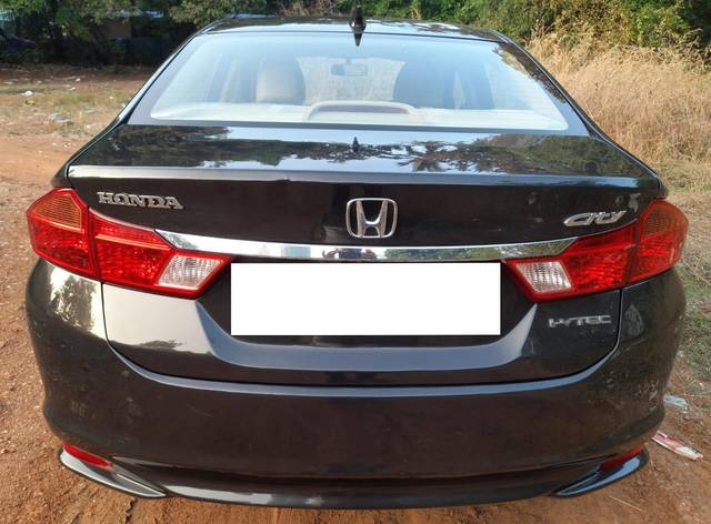 https://images10.gaadi.com/usedcar_image/3697246/original/processed_img2925867__used_car_2925867_1701418339.jpg?imwidth=6402