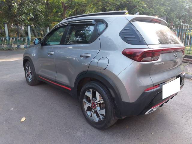 https://images10.gaadi.com/usedcar_image/3697247/original/processed_img2925868__used_car_2925868_1701418670.jpg?imwidth=6402