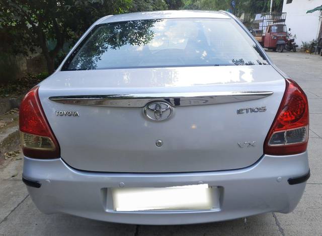 https://images10.gaadi.com/usedcar_image/3697250/original/processed_img2925870__used_car_2925870_1701418610.jpg?imwidth=6402