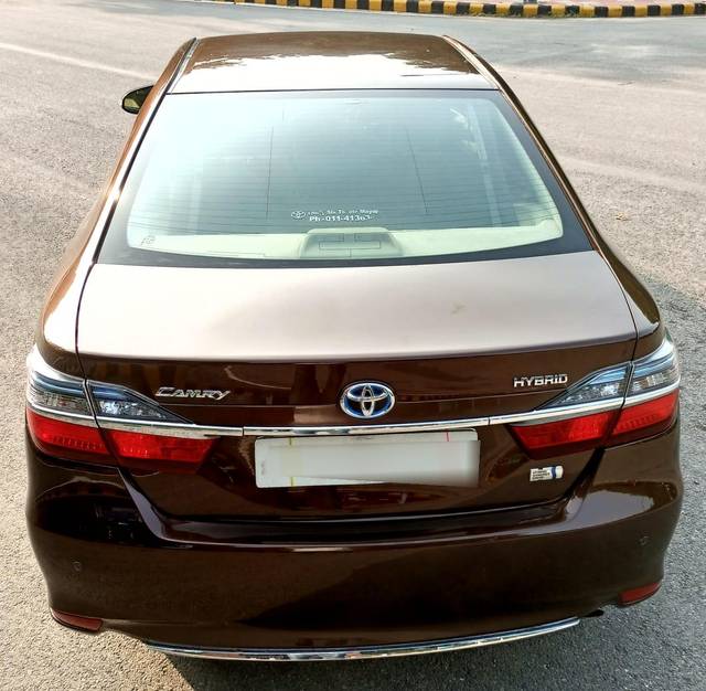 https://images10.gaadi.com/usedcar_image/3697280/original/processed_img2925892__used_car_2925892_1701502681.jpg?imwidth=6402