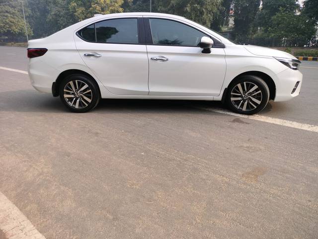 https://images10.gaadi.com/usedcar_image/3697300/original/img2925906__used_car_2925906_1701502779.jpg?imwidth=6401