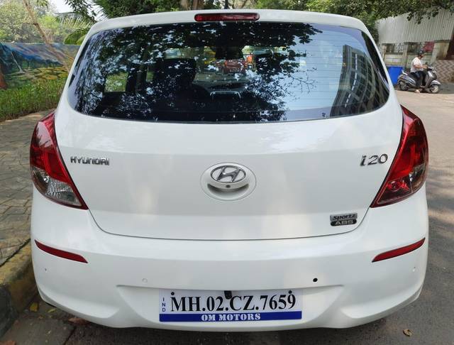 https://images10.gaadi.com/usedcar_image/3697303/original/processed_img2925908__used_car_2925908_1701420811.jpg?imwidth=6401