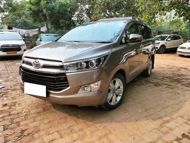https://images10.gaadi.com/usedcar_image/3697304/original/processed_img2925909__used_car_2925909_1701419985.jpg?imwidth=6402