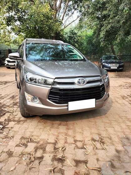 Toyota Innova Crysta 2.8 ZX AT BSIV Toyota Innova Crysta 2.8 ZX AT BSIV