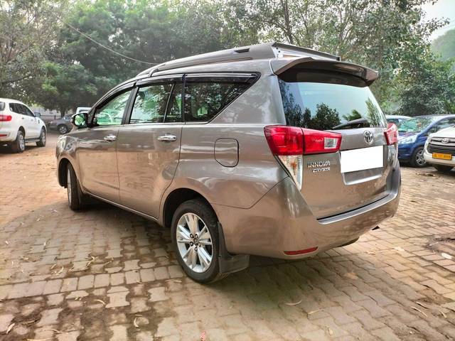 https://images10.gaadi.com/usedcar_image/3697304/original/processed_img2925909__used_car_2925909_1701419993.jpg?imwidth=6401