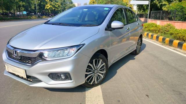 https://images10.gaadi.com/usedcar_image/3697311/original/processed_img2925913__used_car_2925913_1701420330.jpg?imwidth=6402