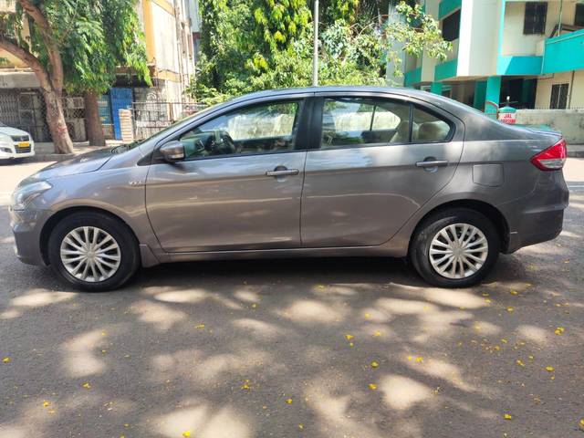 https://images10.gaadi.com/usedcar_image/3697324/original/processed_img2925920__usedcar_whatsappimage2023_12_01at40647pm_1__2925920_1701427609.jpeg?imwidth=6402