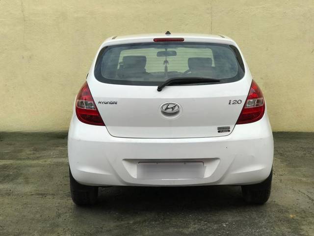 https://images10.gaadi.com/usedcar_image/3697328/original/processed_img2925921__used_car_2925921_1701420943.jpg?imwidth=6402