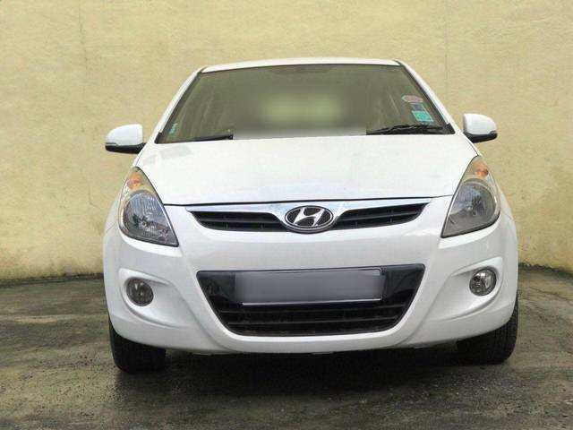 https://images10.gaadi.com/usedcar_image/3697328/original/processed_img2925921__used_car_2925921_1701536542.jpg?imwidth=6400