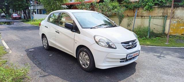 https://images10.gaadi.com/usedcar_image/3697334/original/processed_img2925925__used_car_2925925_1701420973.jpg?imwidth=6400