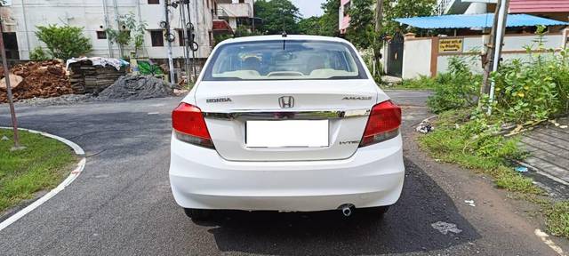 https://images10.gaadi.com/usedcar_image/3697334/original/processed_img2925925__used_car_2925925_1701420976.jpg?imwidth=6401
